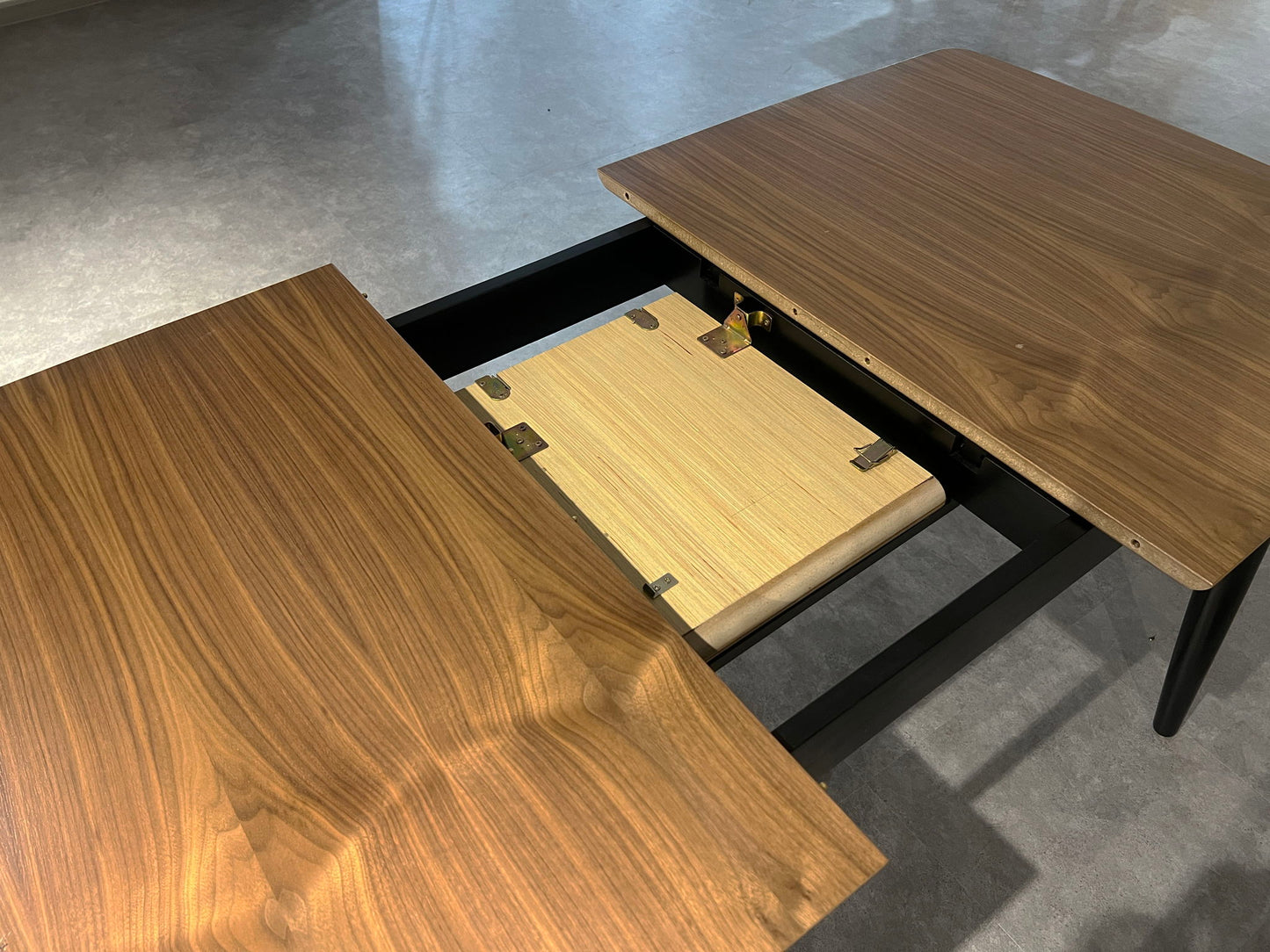 Lanae - Mesa de comedor (extensible, con hojas de mariposa) - Natural/Negro
