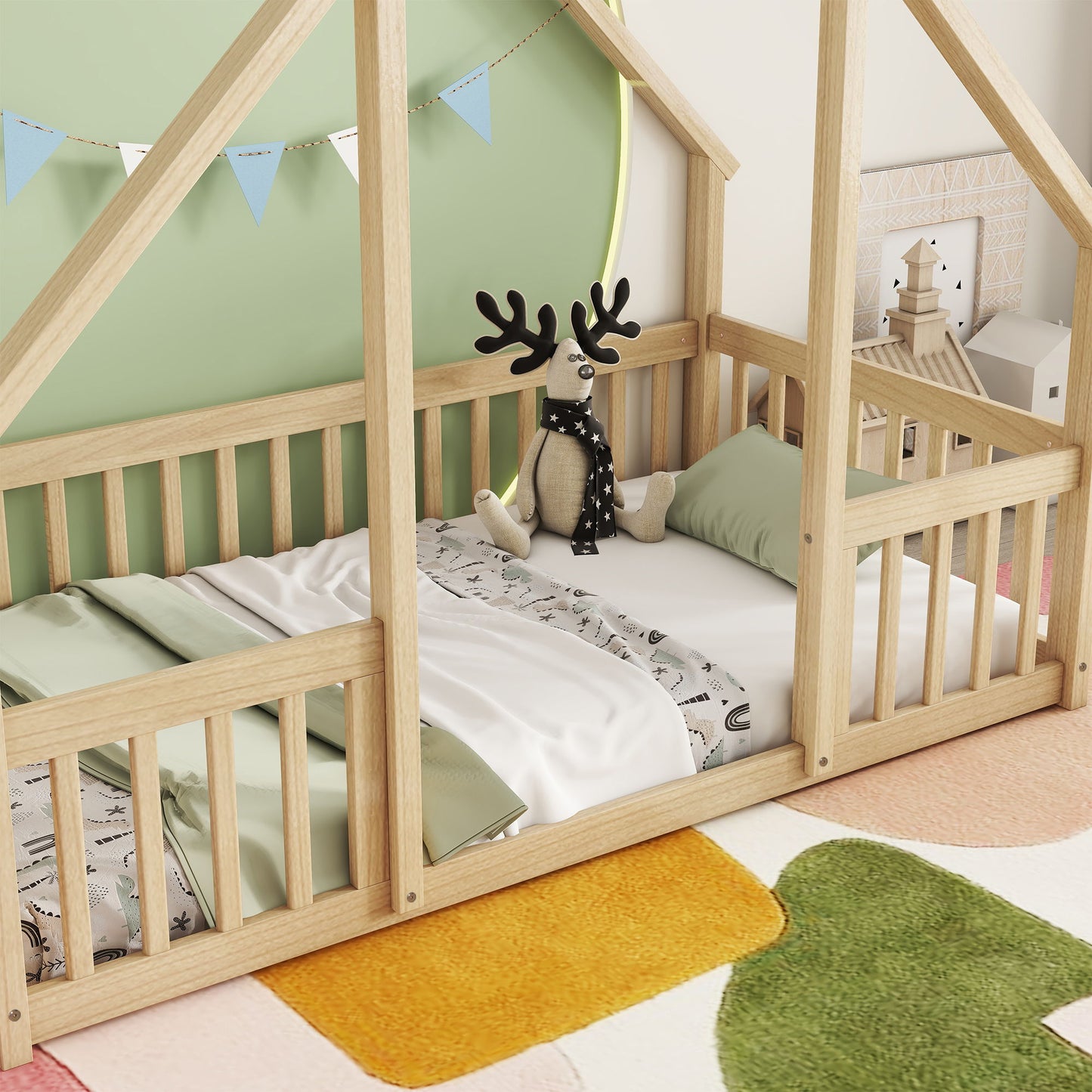 Cama de piso en forma de casa de madera con cerca y barandillas