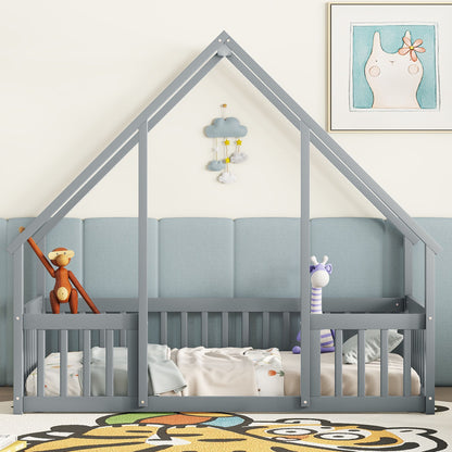 Cama de piso en forma de casa de madera con cerca y barandillas