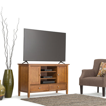 Warm Shaker - Soporte para TV de estilo transicional