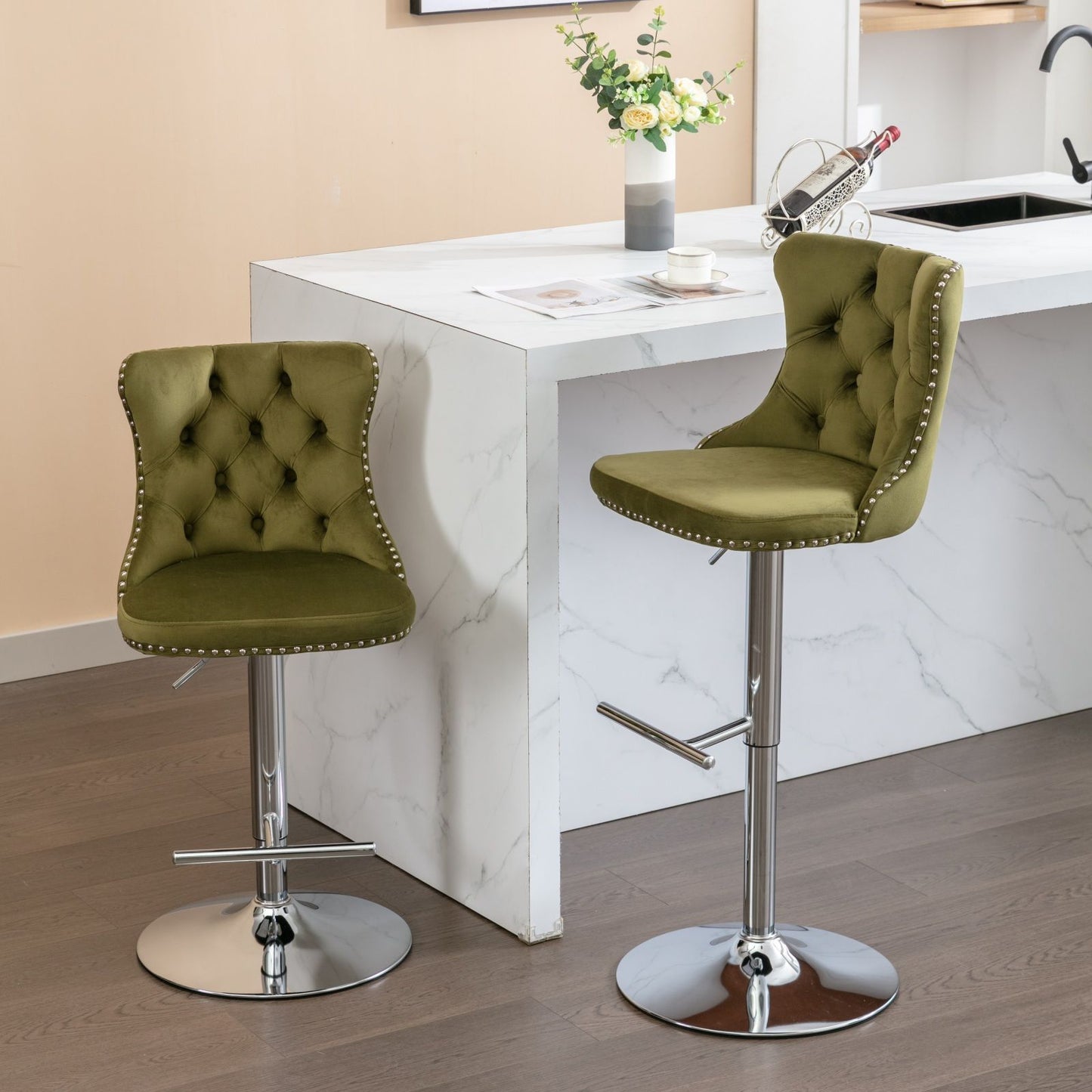 Taburetes giratorios de terciopelo con altura de asiento ajustable de 63 a 84 cm. Modernos taburetes de bar con base cromada y tapizados, cómodos y capitoné para el hogar, el pub y la isla de cocina (juego de 2).