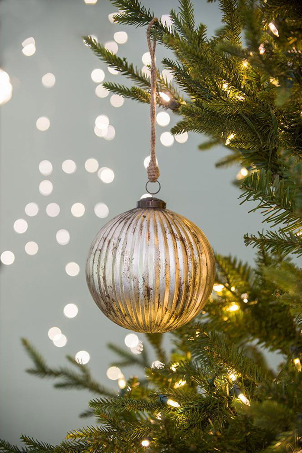 Adornos navideños de bolas, bolas colgantes de cristal decorativas para árbol de Navidad, ideales para fiestas (juego de 4) - Plateadas