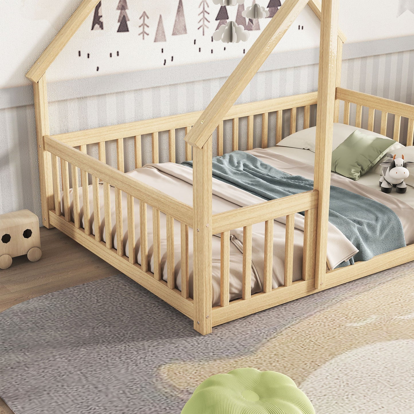 Cama de piso en forma de casa de madera con cerca y barandillas