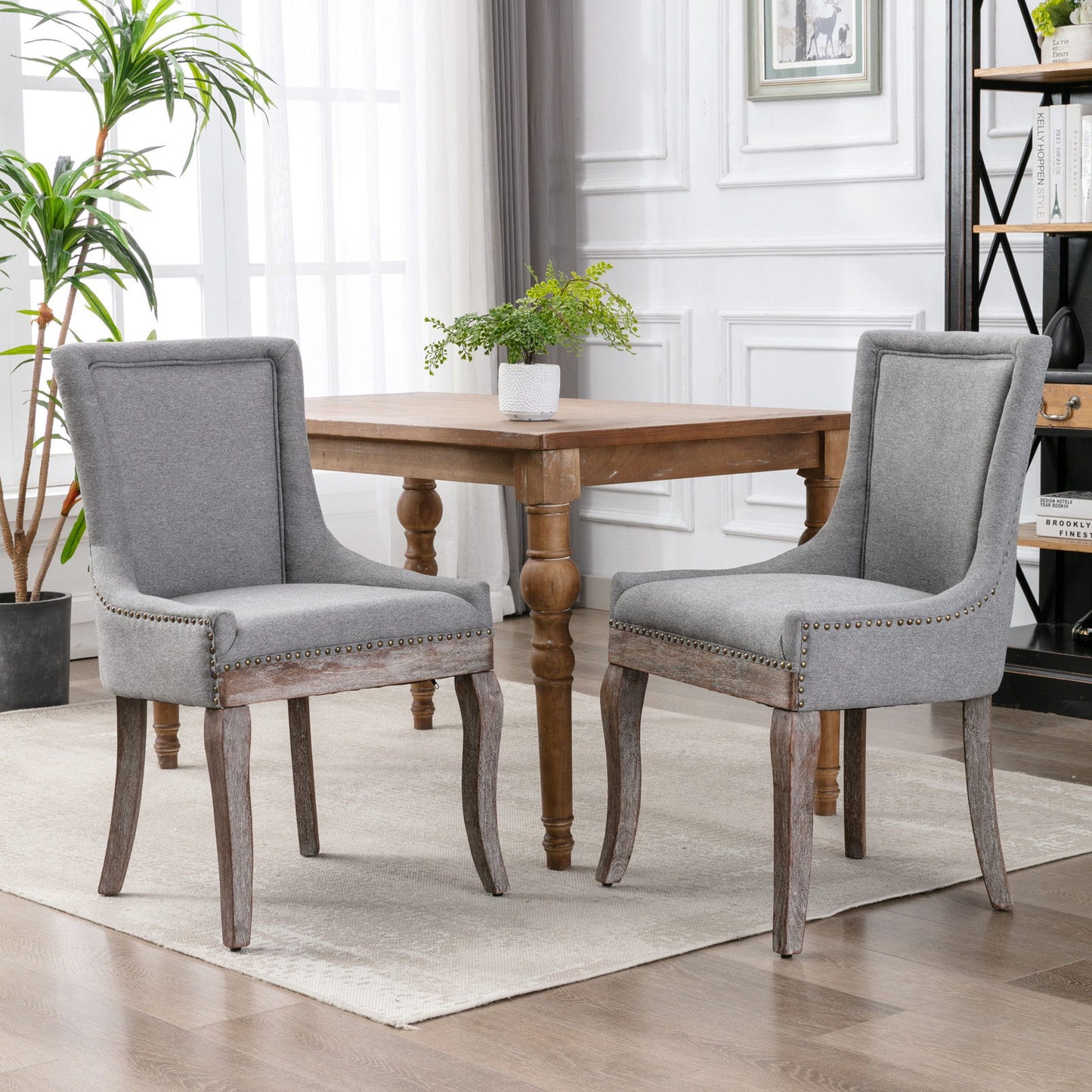 Silla de comedor Ultra Side, de tela gruesa, con patas de madera maciza en tonos neutros y tachuelas de bronce (juego de 2)