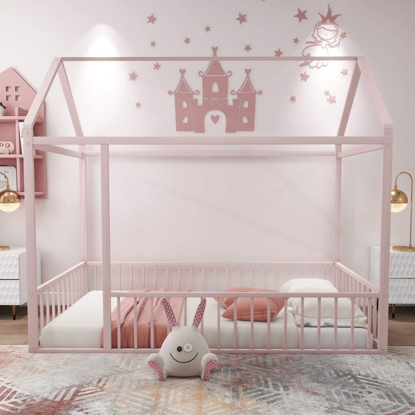 Cama de metal con estructura de cama y valla