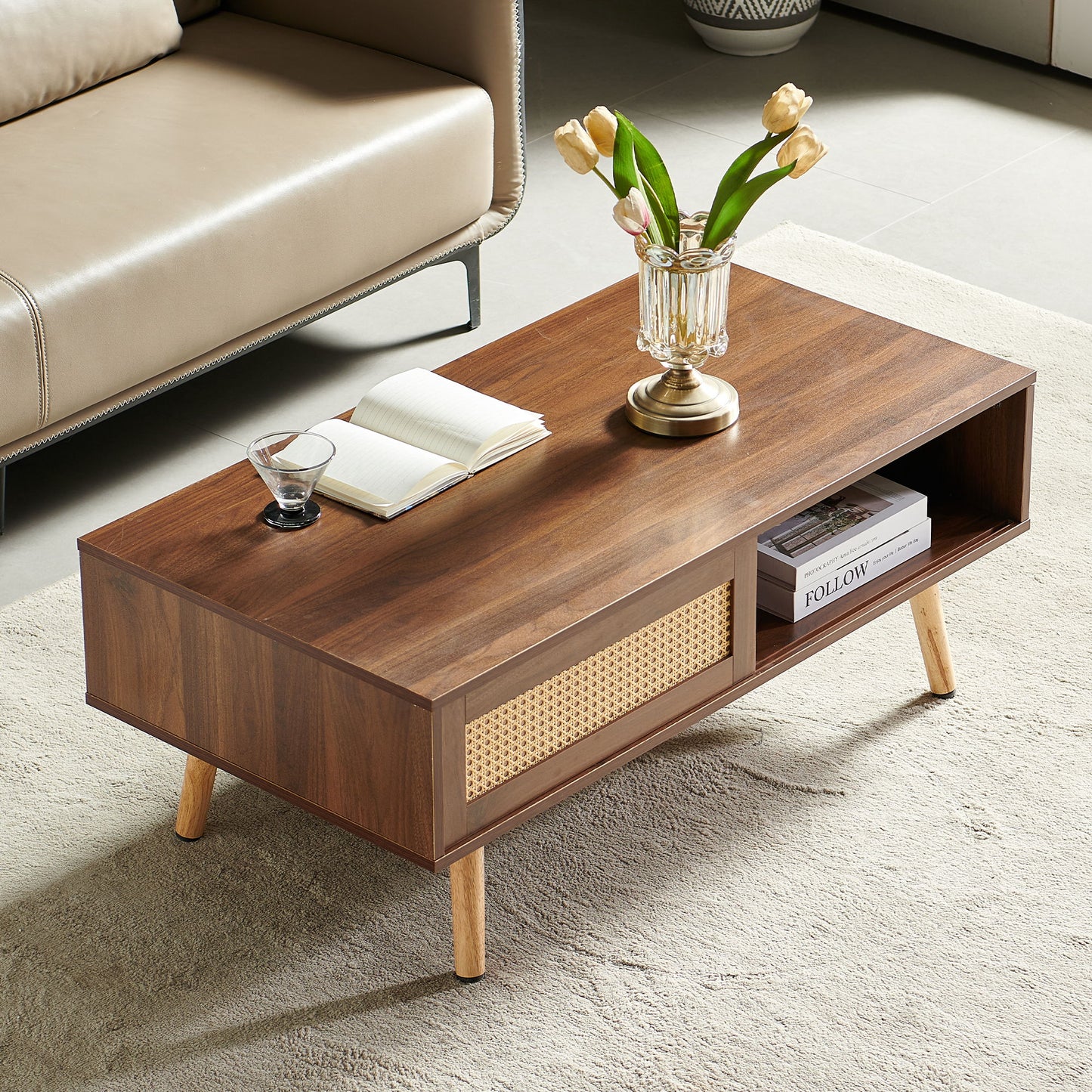 Mesa de centro de ratán de 105 cm, puerta corrediza para almacenaje, patas de madera maciza, mesa moderna para sala de estar.