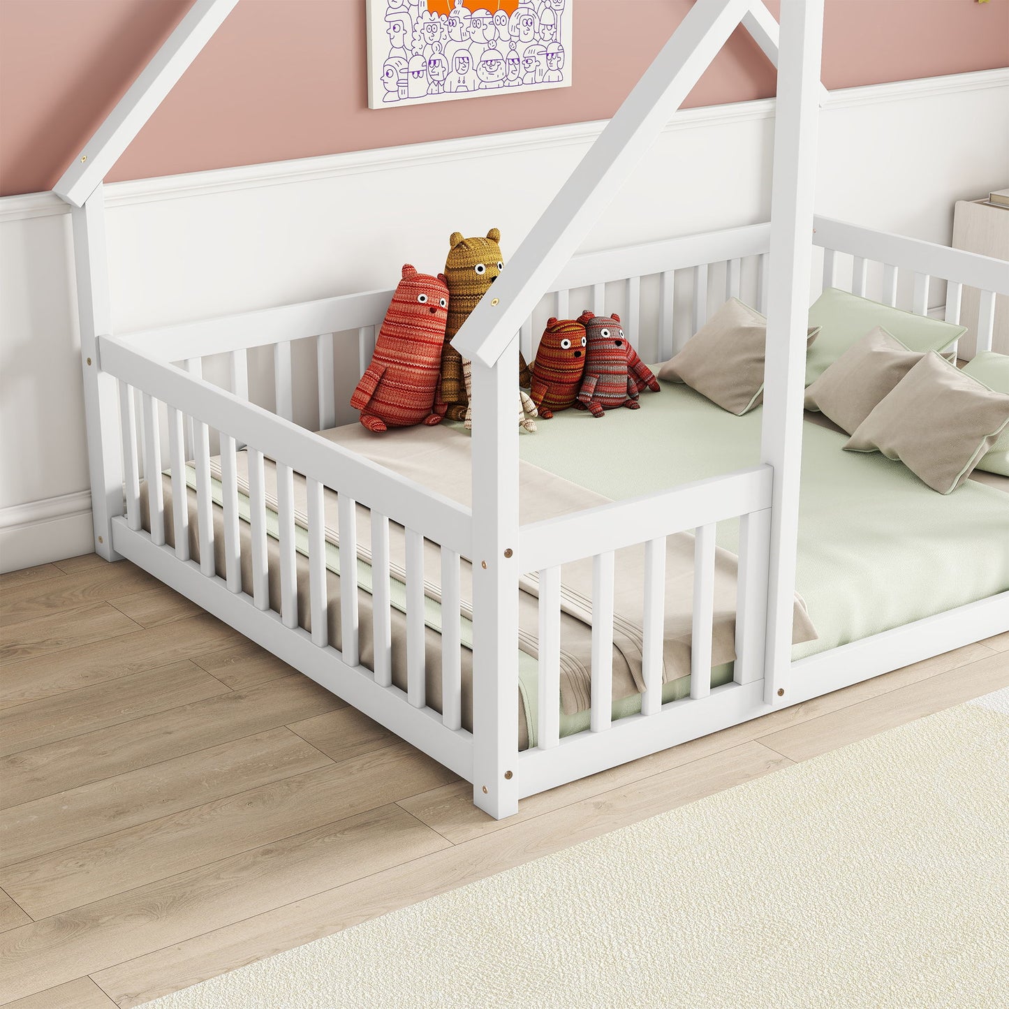 Cama de piso en forma de casa de madera con cerca y barandillas