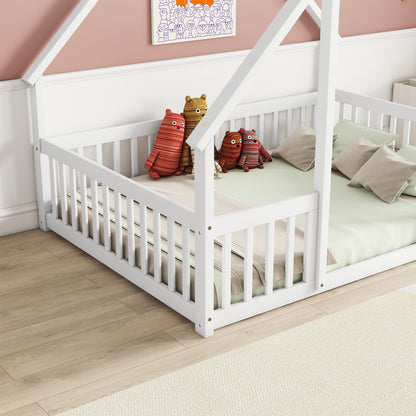 Cama de piso en forma de casa de madera con cerca y barandillas
