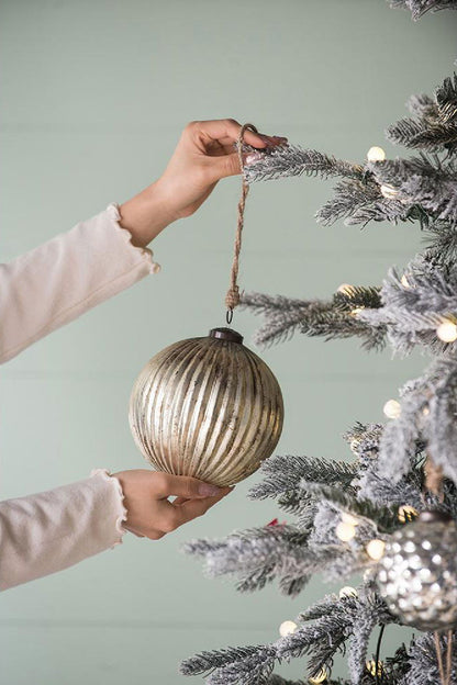 Adornos navideños de bolas, bolas colgantes de cristal decorativas para árbol de Navidad, ideales para fiestas (juego de 4) - Plateadas