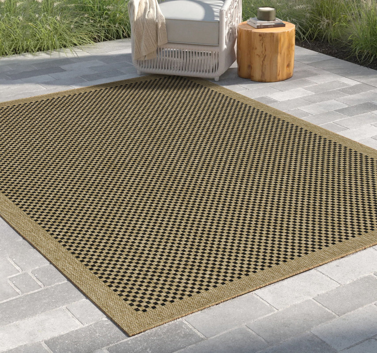 Alfombra Tierra para interior y exterior de polipropileno, yute y color negro.
