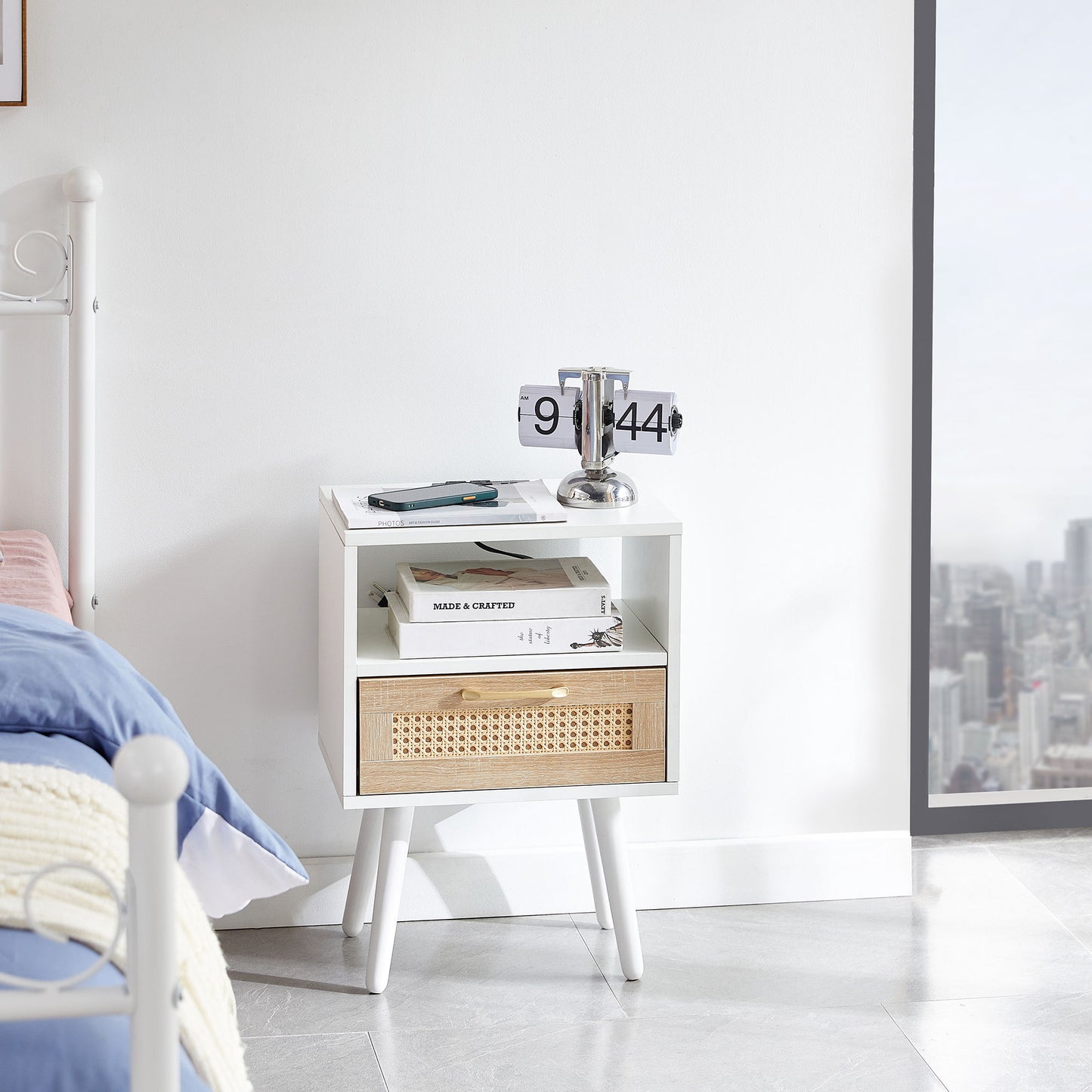 Mesa auxiliar de ratán de 40 cm con toma de corriente y puertos USB, mesita de noche moderna con cajón y patas de madera maciza, mesa auxiliar para sala de estar y dormitorio.