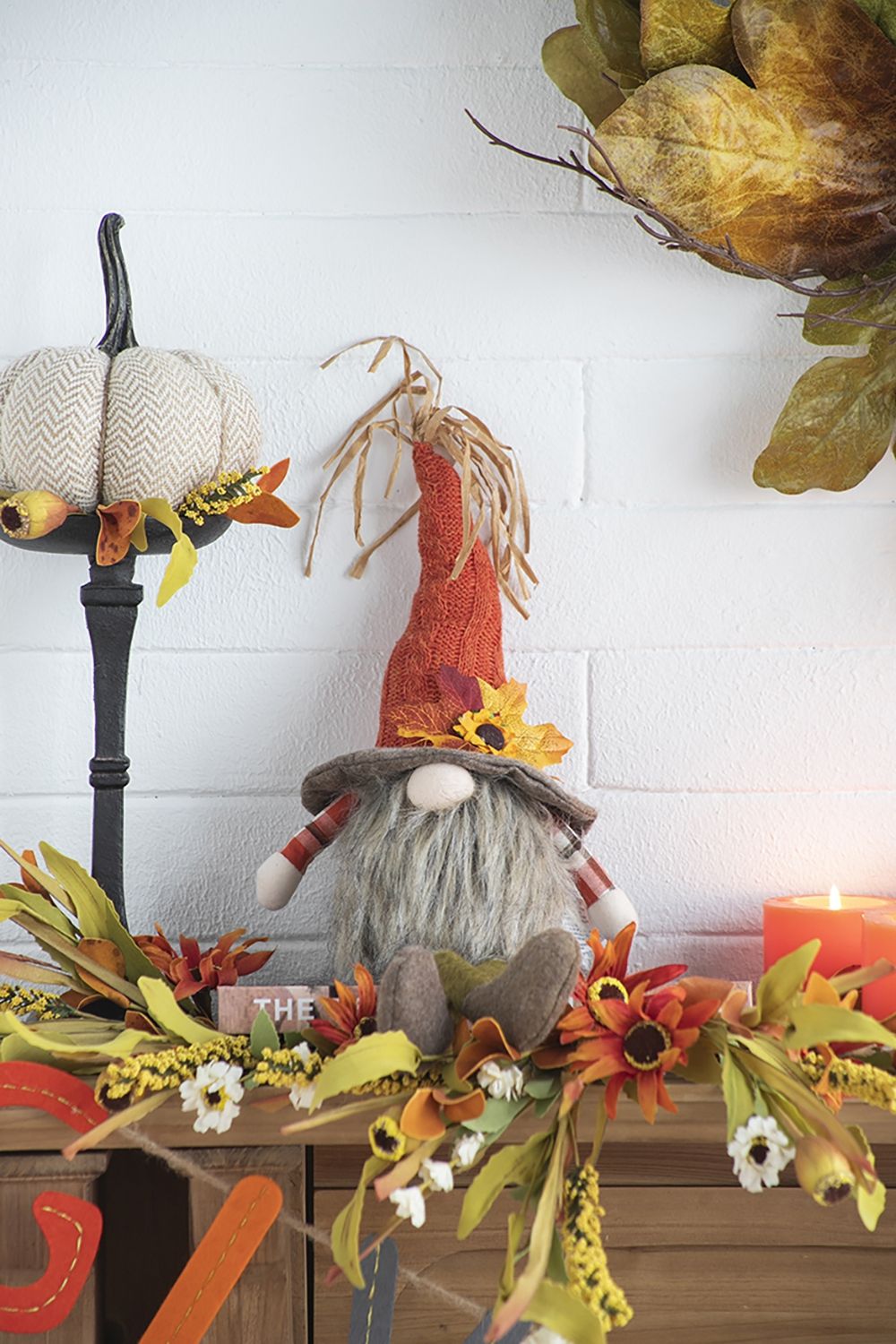 Gnomo sentado con sombrero de hoja de arce, ideal para decorar mesas de Acción de Gracias, Festival de la Cosecha y el Festival de Otoño (juego de 2) - Naranja y multicolor