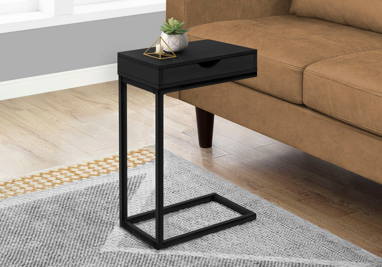 Mesa auxiliar en forma de C, diseño contemporáneo y elegante
