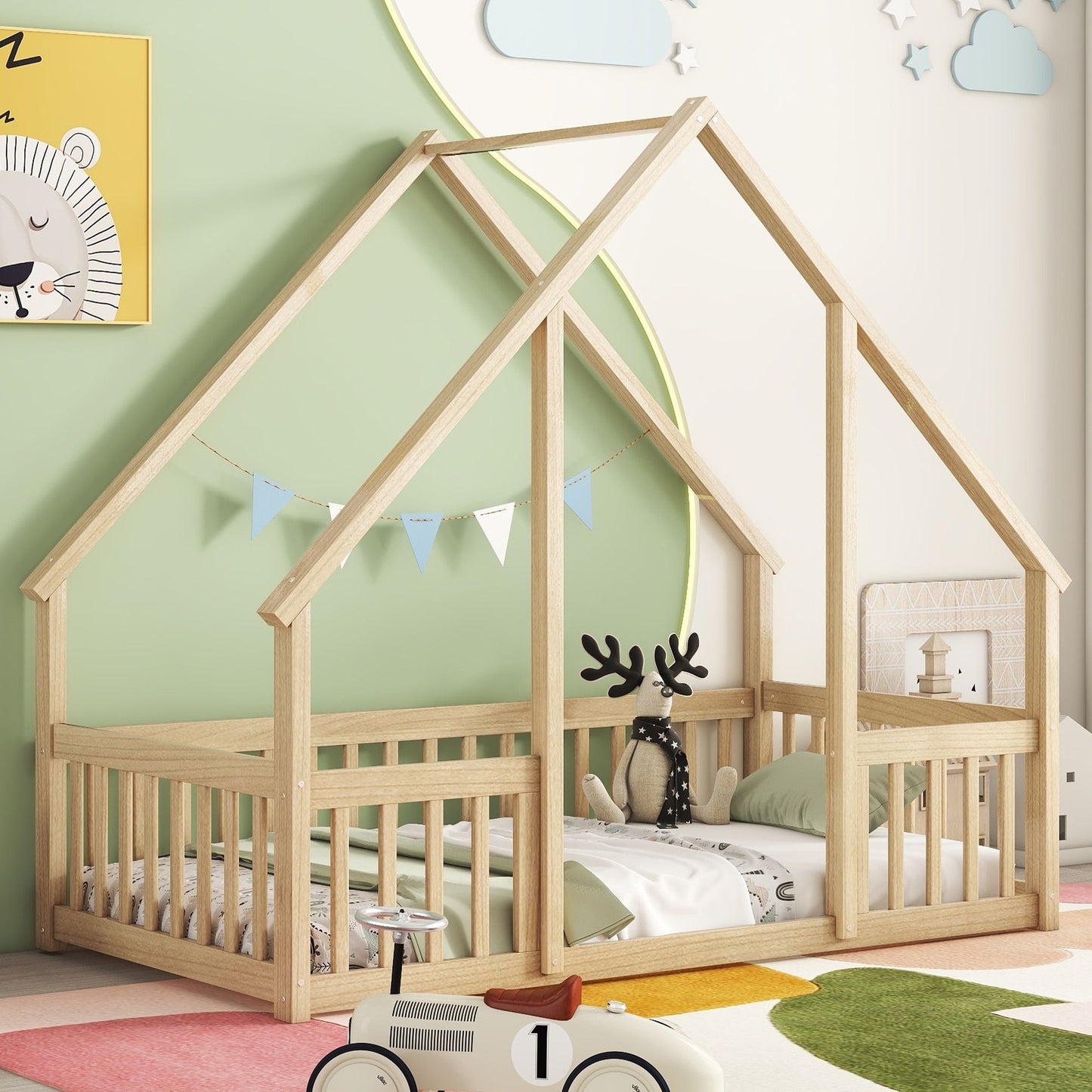 Cama de piso en forma de casa de madera con cerca y barandillas