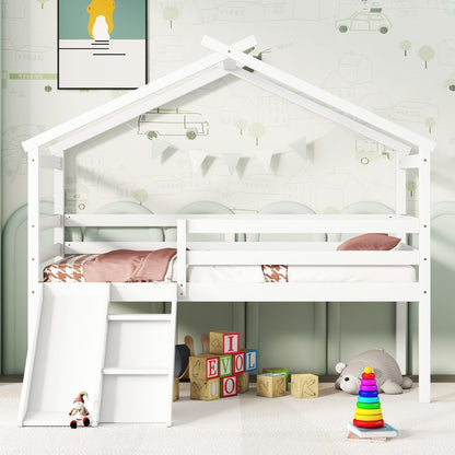 Cama tipo loft con tobogán, escalera, barandillas de seguridad y estructura de techo.