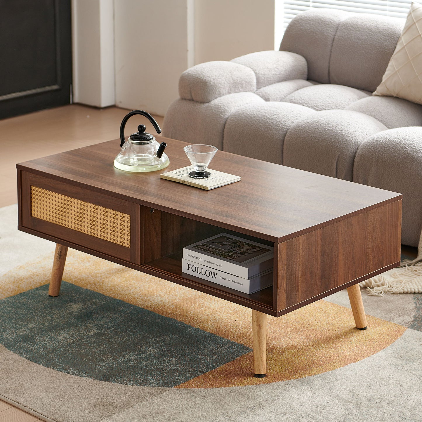 Mesa de centro de ratán de 105 cm, puerta corrediza para almacenaje, patas de madera maciza, mesa moderna para sala de estar.