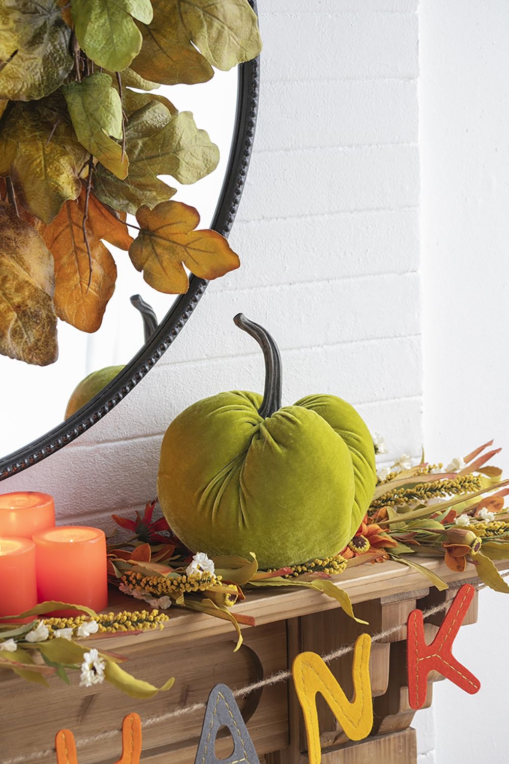 Calabaza de terciopelo con tallo de resina, adorno de manzana, ideal para el Festival de la Cosecha, el Festival de Otoño y el Día de Acción de Gracias (juego de 2) - Verde