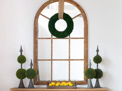 Espejo grande arqueado con marco y ventana decorativa, estilo arquitectónico clásico, madera maciza de abeto, decoración interior - Marrón