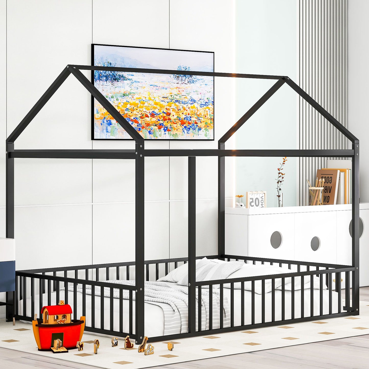 Cama de metal con estructura de cama y valla
