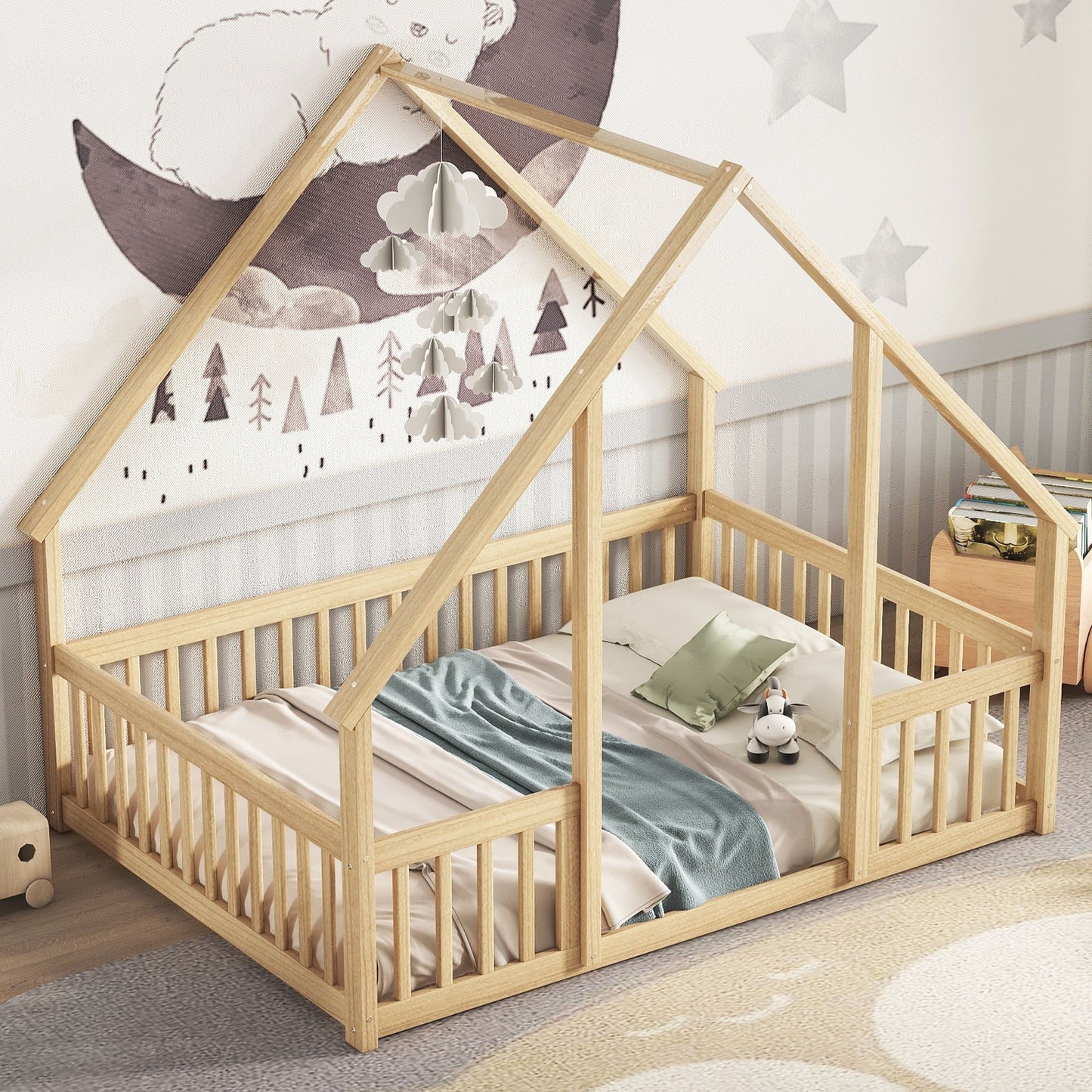 Cama de piso en forma de casa de madera con cerca y barandillas